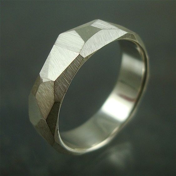 Anéis/Rings Masculinos/Tomboy / Imagem: Pinterest / Reprodução