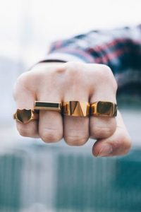 Anéis/Rings Masculinos/Tomboy - Imagem: Pinterest / Reprodução 