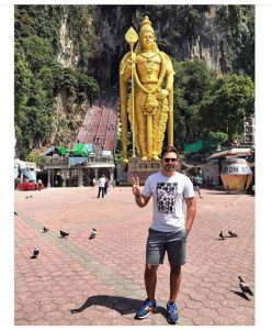  Thiago Freire em Batu Caves Temple, Malásia / Looks para viagens