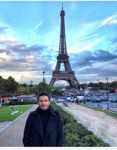 Thiago Freire em Tour Eiffel, Paris / Looks para viagens 