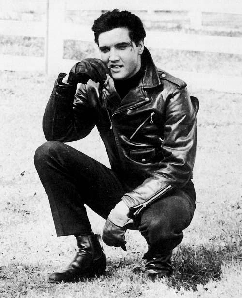 Elvis Presley / Jaquetas pretas / Estilo Tomboy / Blog Bugre Moda / Imagem: Reprodução 
