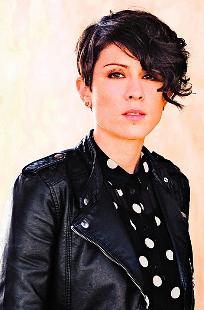 @teganandsara Verificado Jaqueta de couro preta / Estilo Tomboy / Blog Bugre Moda / Imagem: Reprodução 