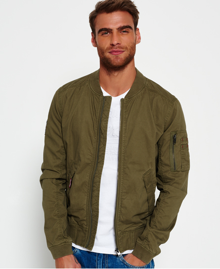 40 Ideias de jaquetas bomber - Moda masculina / Bugre Moda / Imagem: Reprodução