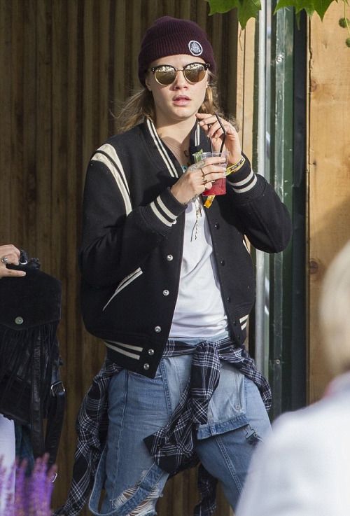 25 Imagens - Jaquetas Bomber conquistam Cara Delevingne / Estilo Tomboy / Imagens: Reprodução 