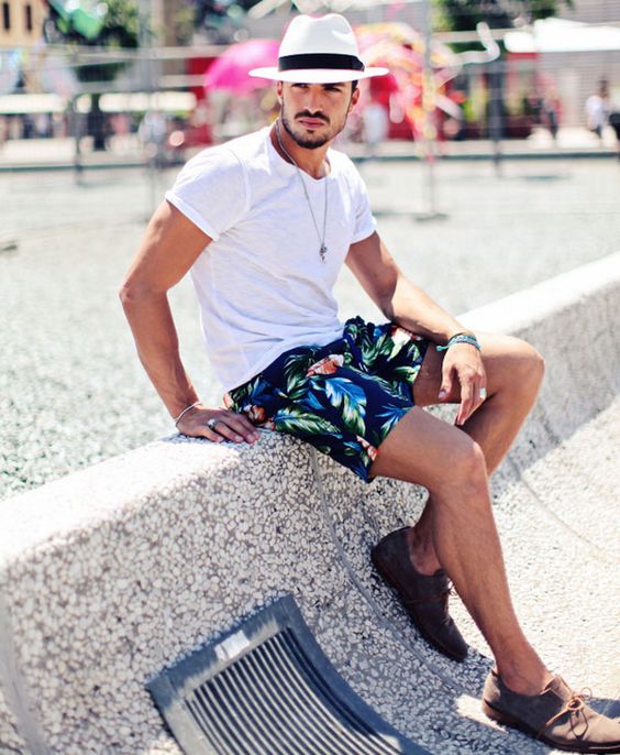 30 ideias de shorts tropicais/criativos - Blog Bugre Moda / Imagem: Reprodução 