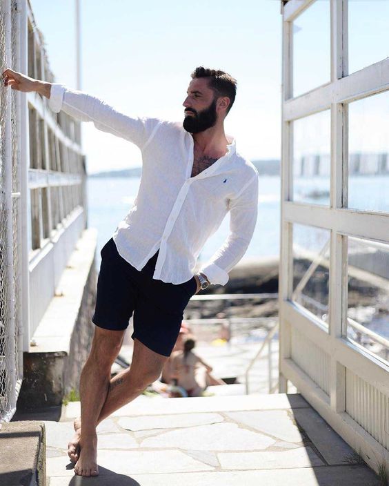 10 looks masculinos para o Réveillon 2018. Praia ou ambientes descontraídos. Blog Bugre Moda / Imagem: Reprodução 