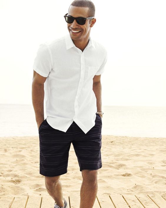 10 looks masculinos para o Réveillon 2018. Praia ou ambientes descontraídos. Blog Bugre Moda / Imagem: Reprodução 