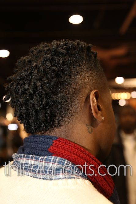 Cabelos crespos curtos com Dreadlock / Moda Masculina/Tomboy / Imagem: Reprodução 