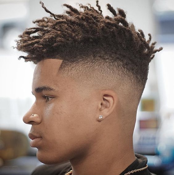  Cabelos crespos curtos com Dreadlock / Moda Masculina/Tomboy / Imagem: Reprodução 