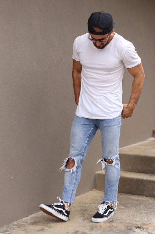 Camiseta branco + calça jeans! Invista no simples! Moda Masculina! Imagem: Reprodução 