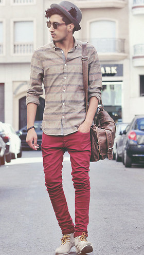 Calça vinho, como usar? 20 exemplos! Moda Masculina e Tomboy! Blog Bugre Moda / Imagem: Reprodução 