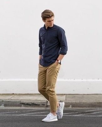 16 ideias de looks com camisas manga longa azul marinho! Moda Masculina e Tomboy! Imagem: Reprodução 