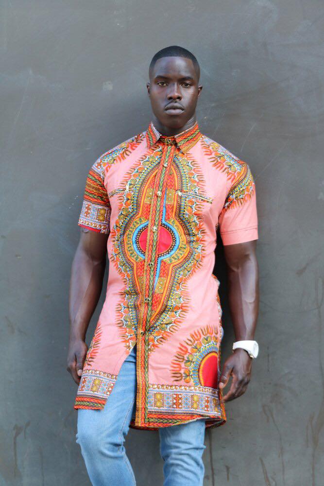 Camisas e batas dashiki/África /Blog Bugre Moda – Imagem: @notribecloting 
