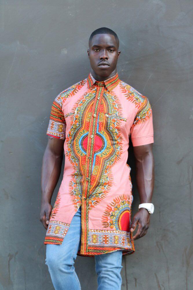 Camisas e batas dashiki/África /Blog Bugre Moda – Imagem: @notribecloting 