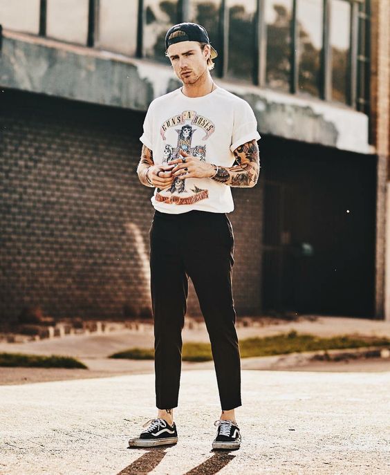 Camiseta por dentro da Calça, você usaria? Moda Masculina e Tomboy! Imagem: Reprodução 