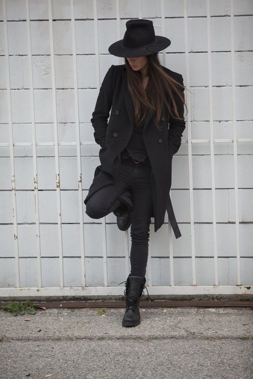 Estilo Tomboy: 13 ideias de looks Total Black! Imagem: Reprodução 