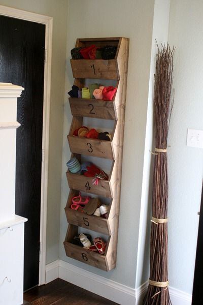 35 maneiras de organizar sapatos na entrada de casa! Imagem: Pinterest / Reprodução 