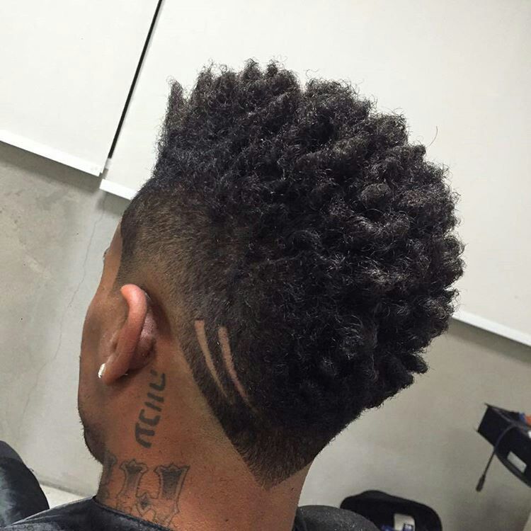 Corte em V masculino: 22 ideias de cabelos fade com e sem riscos